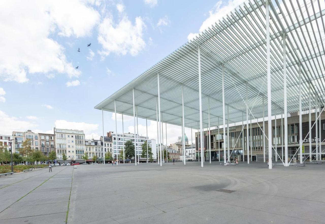 Theater Square 50 *